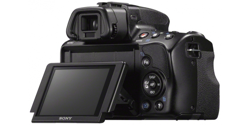 Sony A37 Вид спереди фотоаппарата А37