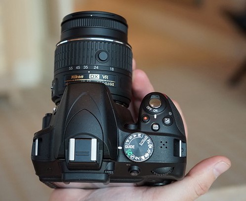 Nikon D3300 в руках