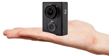 Экшн-камера в руках